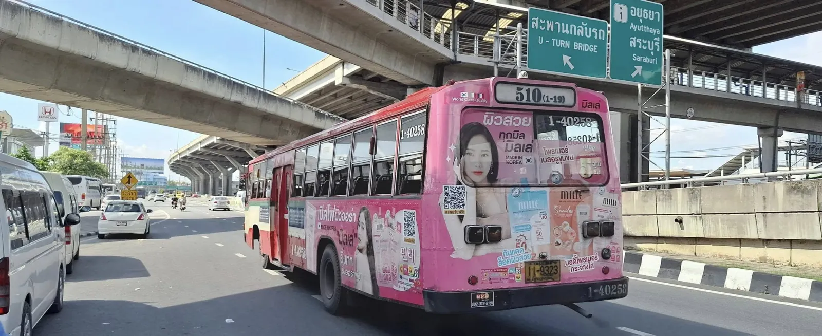 Do Thai buses have toilets for long-distance travel