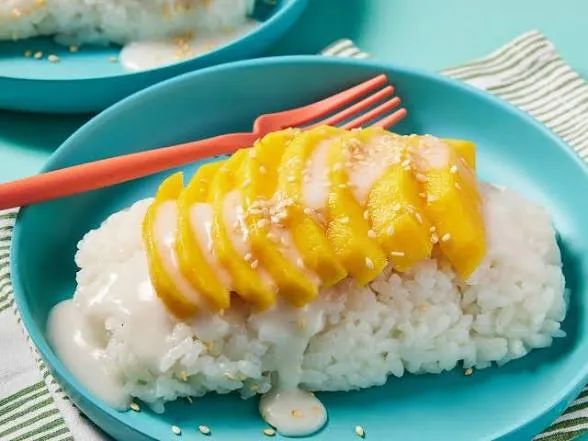 https://www.allrecipes.com/thmb/yeUwoCu2irwqGDb-3PHJHnaX2C4%3D/1500x0/filters%3Ano_upscale%28%29%3Amax_bytes%28150000%29%3Astrip_icc%28%29/AR-150313-thai-sweet-sticky-rice-with-mango-khao-neeo-mamuang-ddmfs-4x3-hero-0da7a9b26cce4d07aea44f2f2b6abd95.jpg