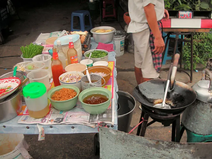 https://importfood.com/images/vendors/stir-fried-noodles-pad-thai/pad_thai_bbt1l.jpg