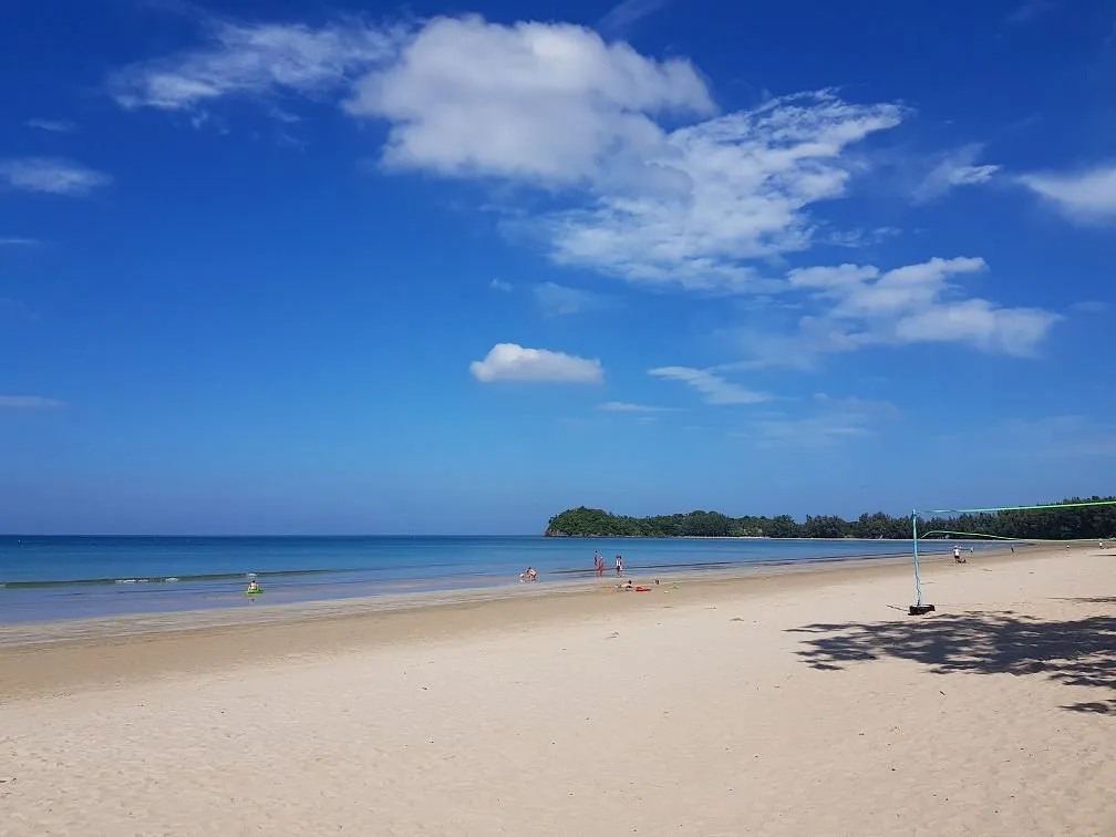 https://dynamic-media-cdn.tripadvisor.com/media/photo-o/15/b7/3f/d0/khlong-dao-beach.jpg?h=-1&s=1&w=1200