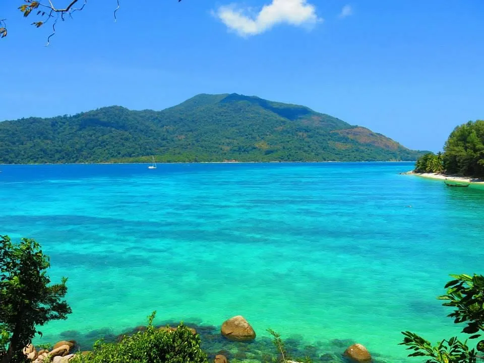 https://dynamic-media-cdn.tripadvisor.com/media/photo-o/08/6a/56/27/koh-lipe.jpg?h=-1&s=1&w=1200