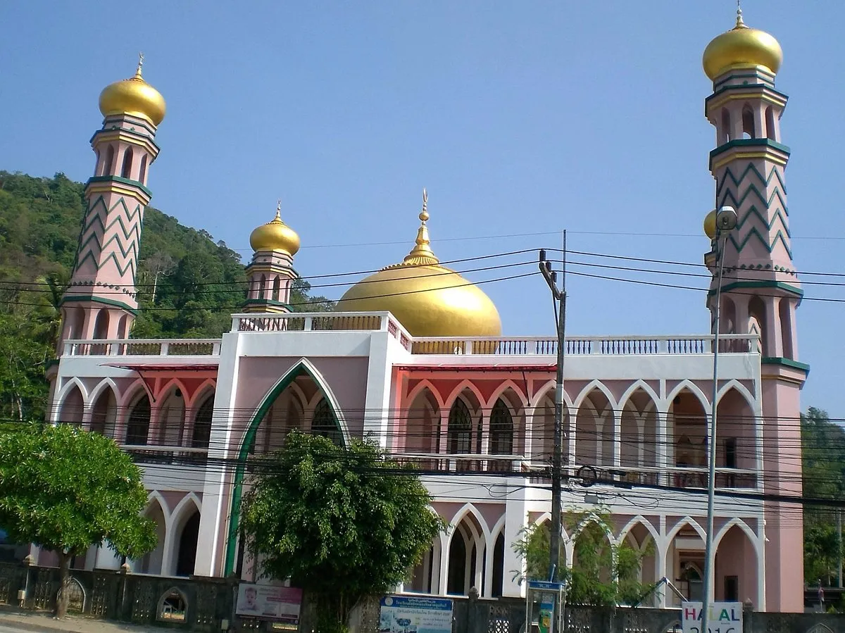 https://dynamic-media-cdn.tripadvisor.com/media/photo-o/0d/be/6e/c7/beautiful-colors.jpg?h=-1&s=1&w=1200