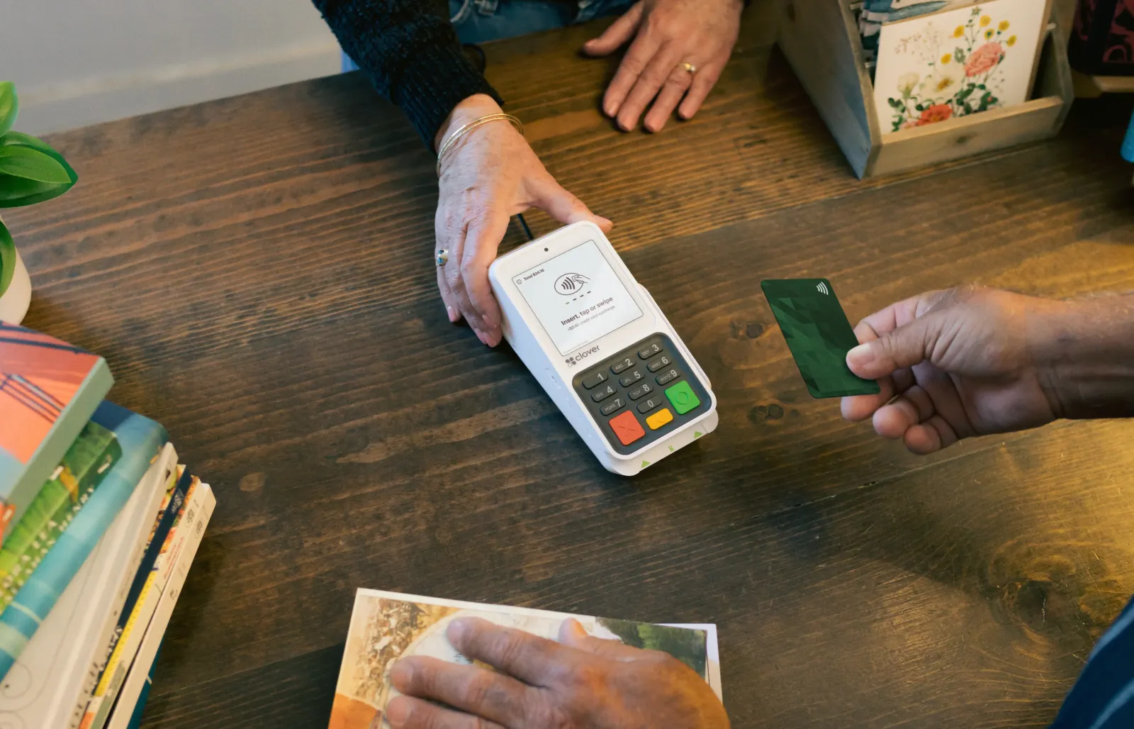 Do Thai convenience stores accept cards